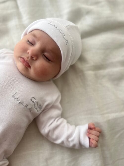 PACK GORRITO Y MANOPLAS DIENTE DE RATA BLANCO PERSONALIZADO