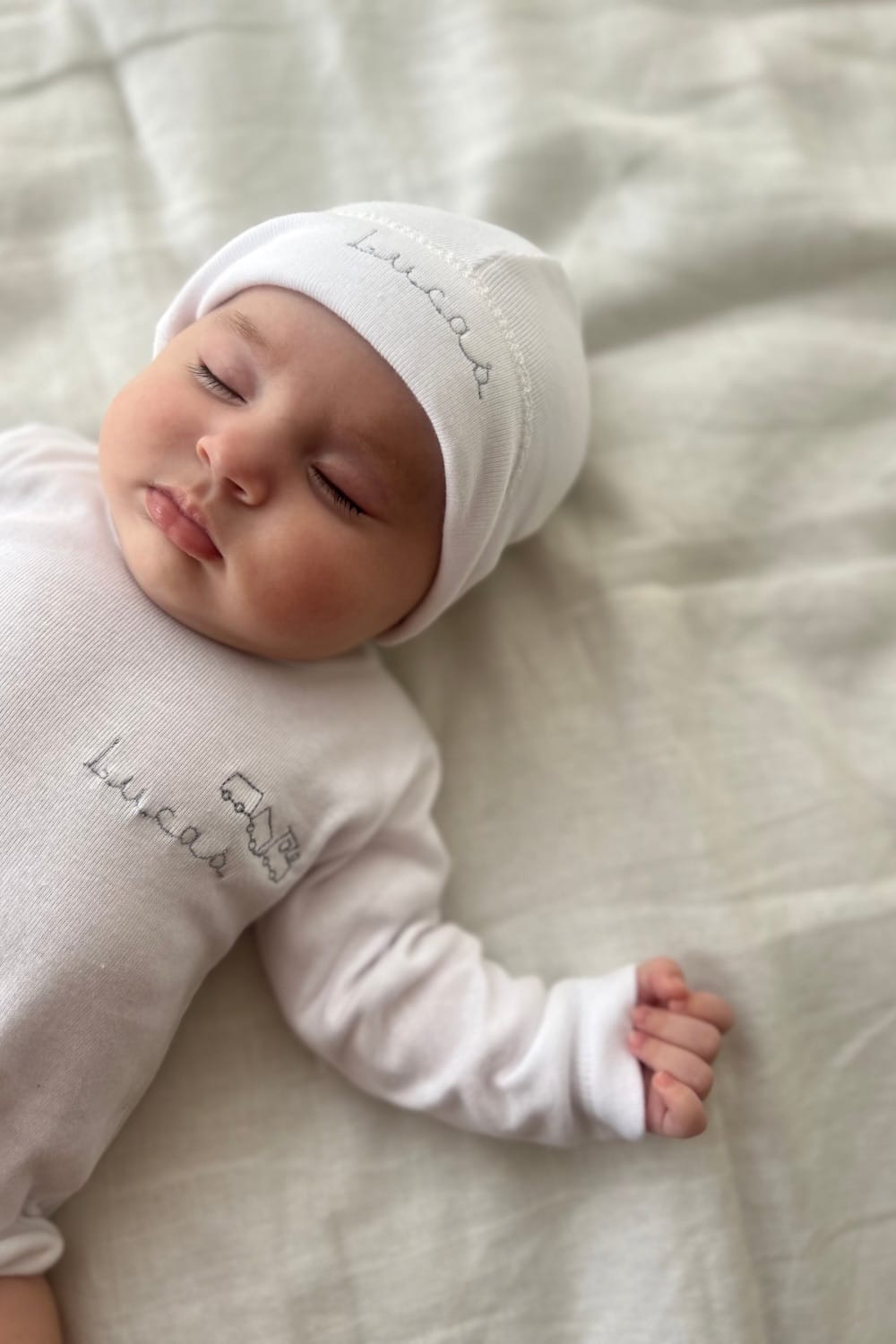 PACK GORRITO Y MANOPLAS DIENTE DE RATA BLANCO PERSONALIZADO